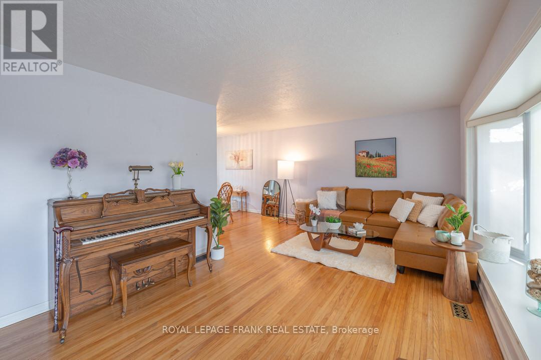 872 Western Avenue, Peterborough (Otonabee Ward 1), Ontario  K9J 5V9 - Photo 3 - X12428170