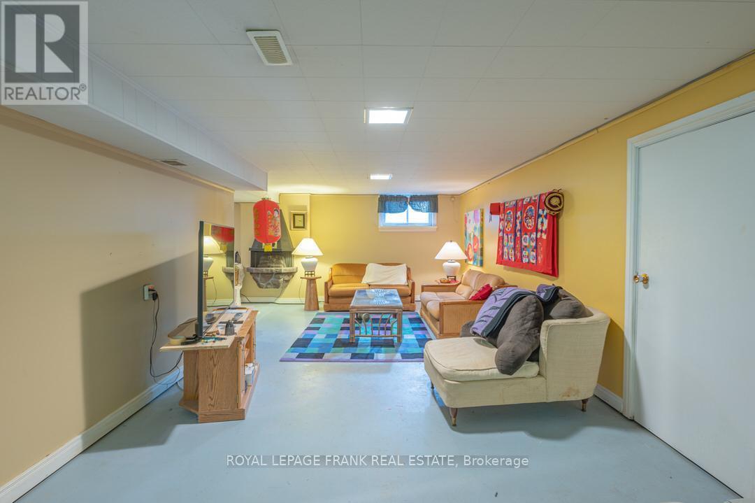 872 Western Avenue, Peterborough (Otonabee Ward 1), Ontario  K9J 5V9 - Photo 34 - X12428170