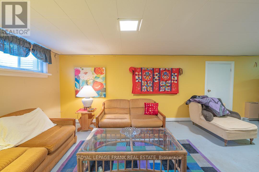 872 Western Avenue, Peterborough (Otonabee Ward 1), Ontario  K9J 5V9 - Photo 36 - X12428170