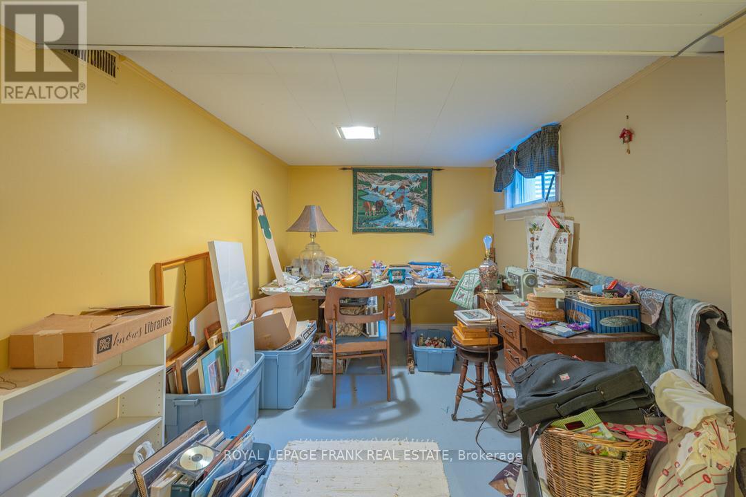 872 Western Avenue, Peterborough (Otonabee Ward 1), Ontario  K9J 5V9 - Photo 38 - X12428170