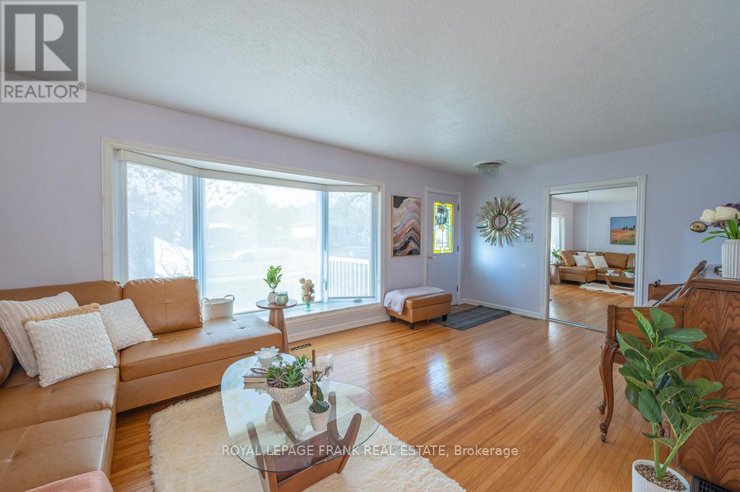872 Western Avenue, Peterborough (Otonabee Ward 1), Ontario  K9J 5V9 - Photo 4 - X12428170