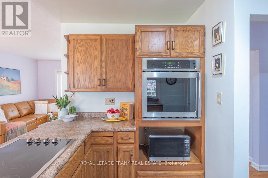 872 Western Avenue, Peterborough (Otonabee Ward 1), Ontario  K9J 5V9 - Photo 9 - X12428170