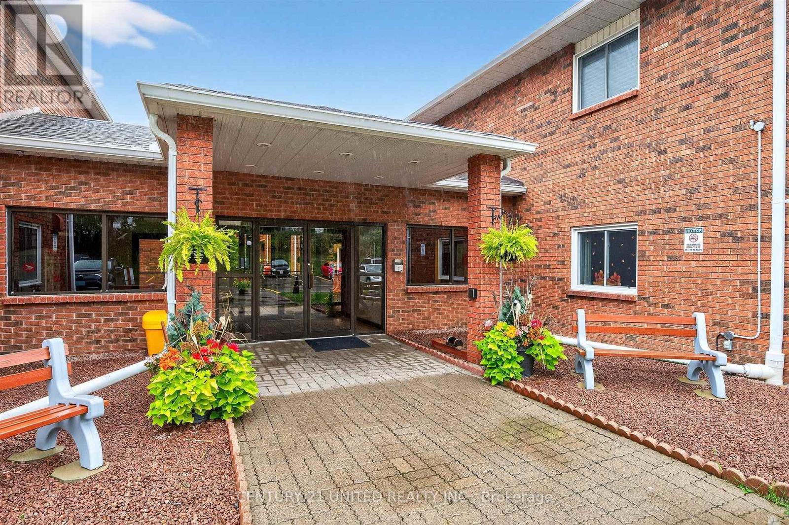 224 - 475 Parkhill Road W, Peterborough (Town Ward 3), Ontario  K9H 7M5 - Photo 4 - X12429005