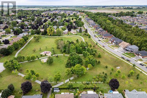 60 Alcorn Drive, Kawartha Lakes (Lindsay), Ontario  K9V 0M7 - Photo 2 - X12429069