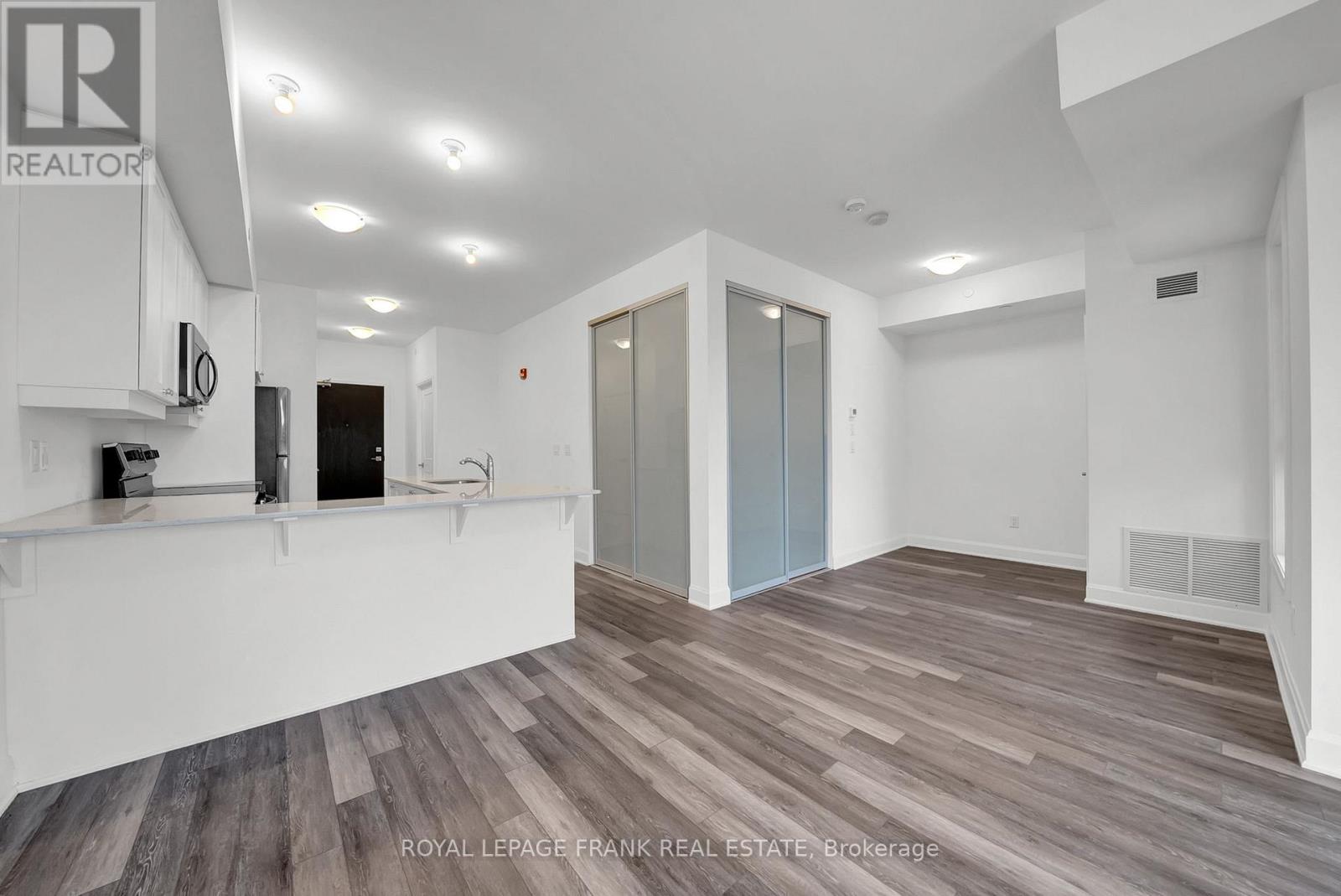 318 - 50 Lakebreeze Drive, Clarington (Newcastle), Ontario  L1B 0V9 - Photo 11 - E12429448