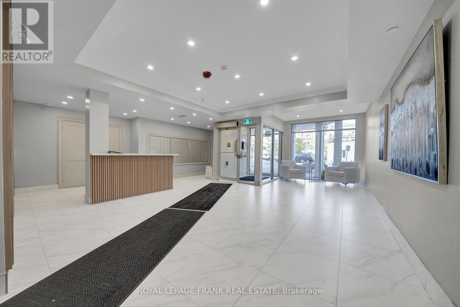 318 - 50 Lakebreeze Drive, Clarington (Newcastle), Ontario  L1B 0V9 - Photo 4 - E12429448