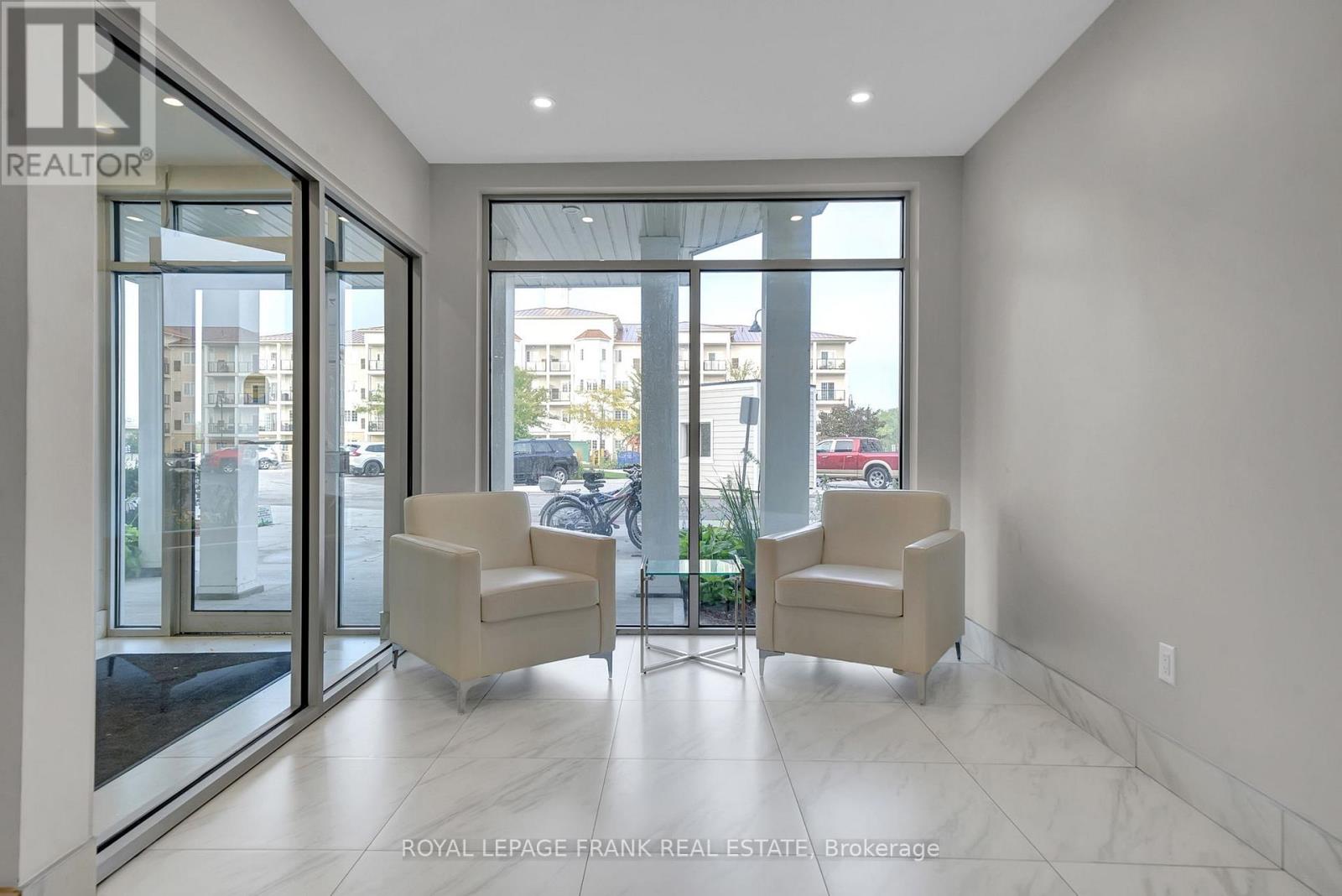 318 - 50 Lakebreeze Drive, Clarington (Newcastle), Ontario  L1B 0V9 - Photo 5 - E12429448