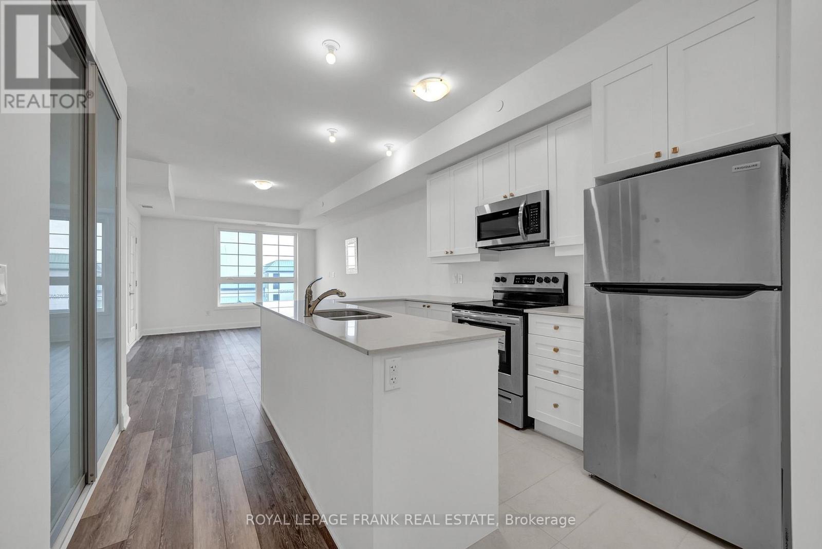 318 - 50 Lakebreeze Drive, Clarington (Newcastle), Ontario  L1B 0V9 - Photo 8 - E12429448