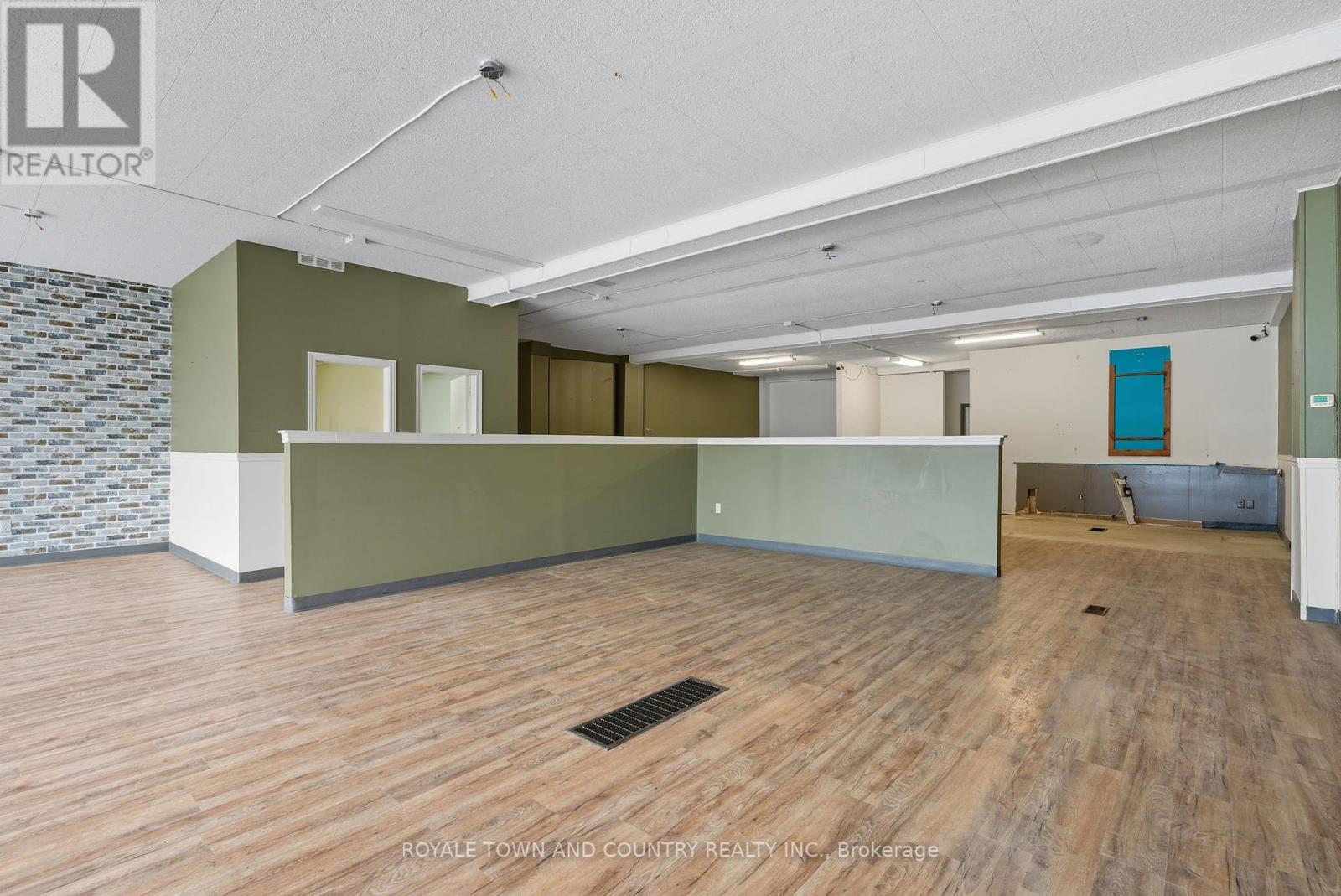 15-17 William Street S, Kawartha Lakes (Lindsay), Ontario  K9V 3A3 - Photo 10 - X12429398