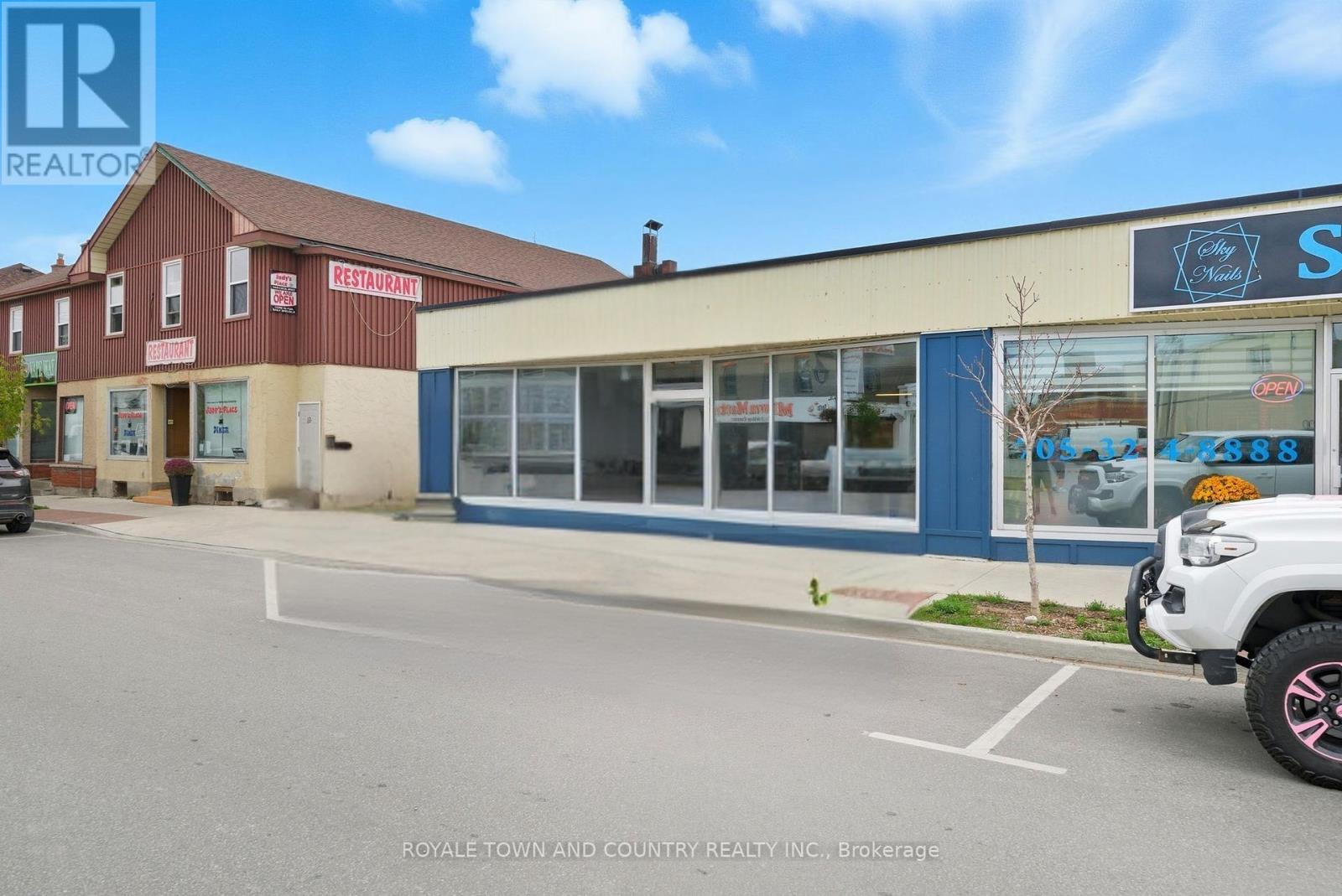15-17 William Street S, Kawartha Lakes (Lindsay), Ontario  K9V 3A3 - Photo 2 - X12429398
