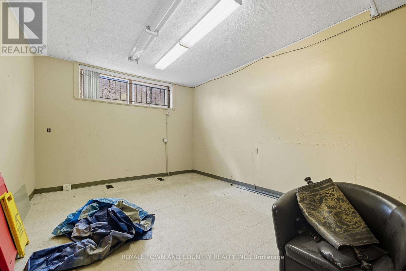 15-17 William Street S, Kawartha Lakes (Lindsay), Ontario  K9V 3A3 - Photo 23 - X12429398
