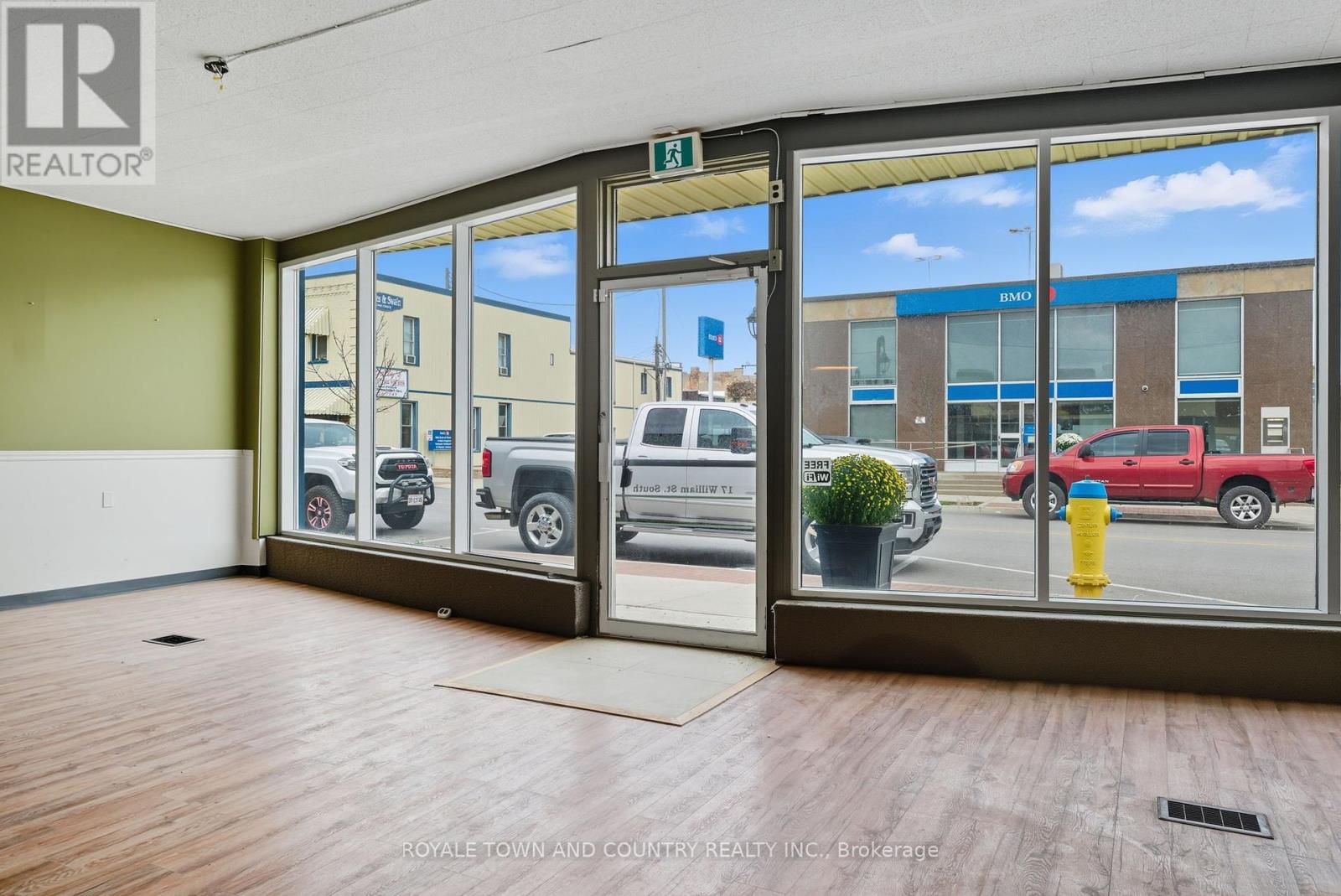 15-17 William Street S, Kawartha Lakes (Lindsay), Ontario  K9V 3A3 - Photo 7 - X12429398