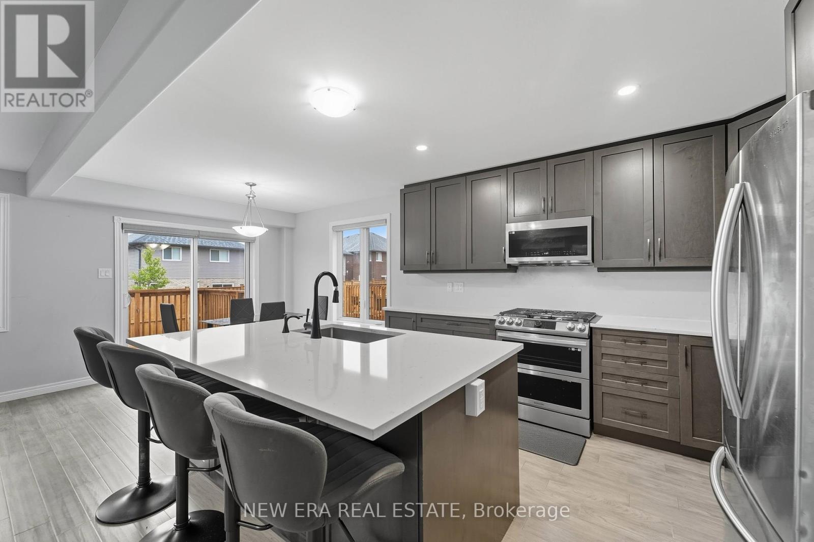 907 Bramford Terrace, Peterborough (Monaghan Ward 2), Ontario  K9K 0H3 - Photo 7 - X12429789