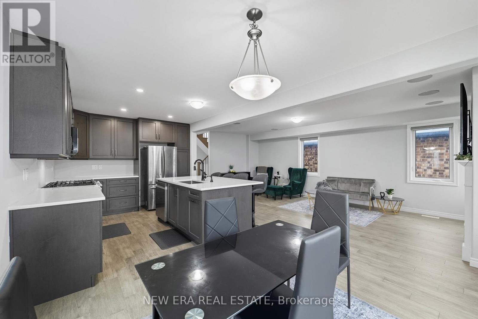 907 Bramford Terrace, Peterborough (Monaghan Ward 2), Ontario  K9K 0H3 - Photo 8 - X12429789