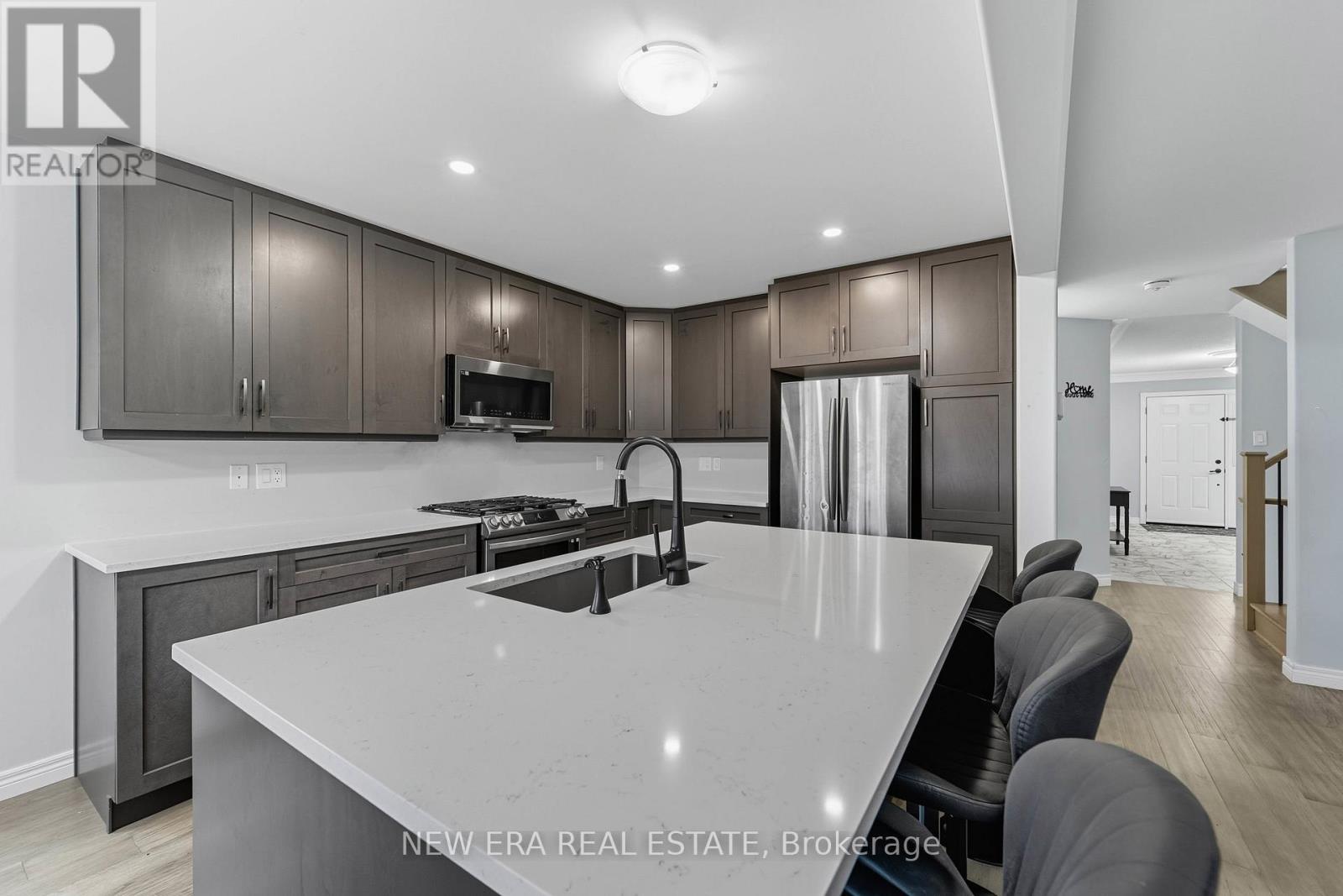 907 Bramford Terrace, Peterborough (Monaghan Ward 2), Ontario  K9K 0H3 - Photo 9 - X12429789