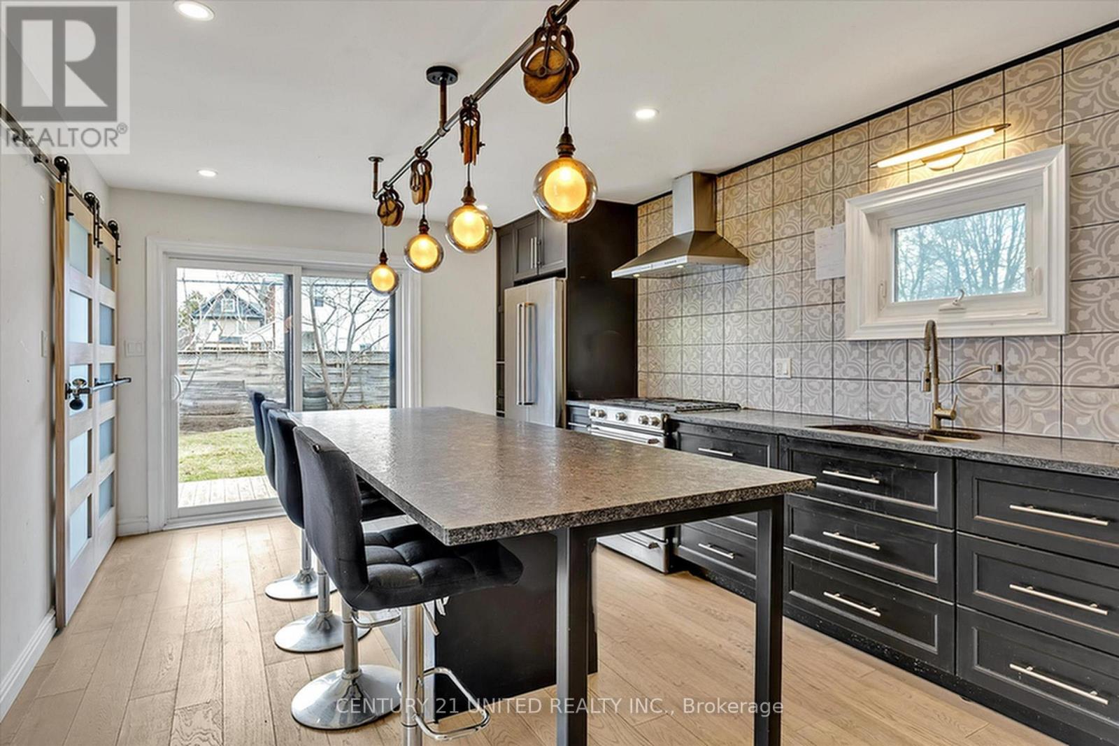 508 Sherbrooke Street, Peterborough (Town Ward 3), Ontario  K9J 2P3 - Photo 12 - X12430327