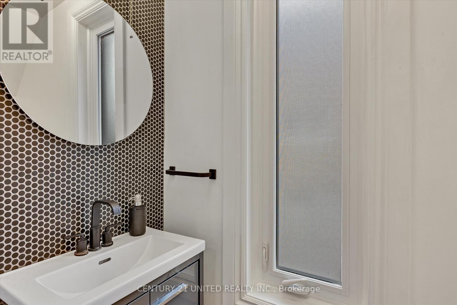 508 Sherbrooke Street, Peterborough (Town Ward 3), Ontario  K9J 2P3 - Photo 8 - X12430327