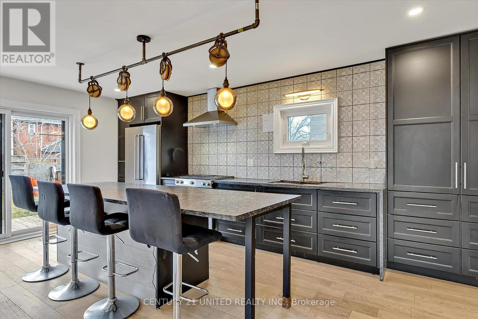 508 Sherbrooke Street, Peterborough (Town Ward 3), Ontario  K9J 2P3 - Photo 9 - X12430327