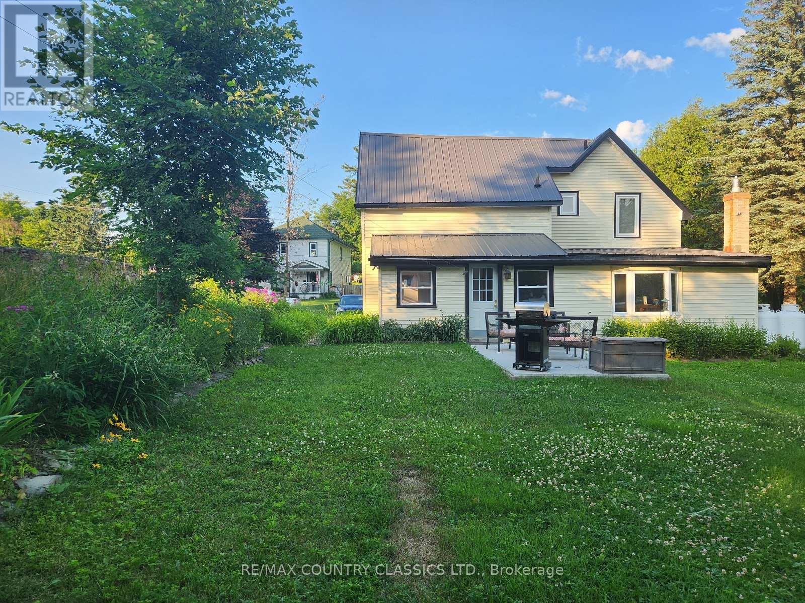 12 Hastings Street S, Bancroft (Bancroft Ward), Ontario  K0L 1C0 - Photo 7 - X12431756