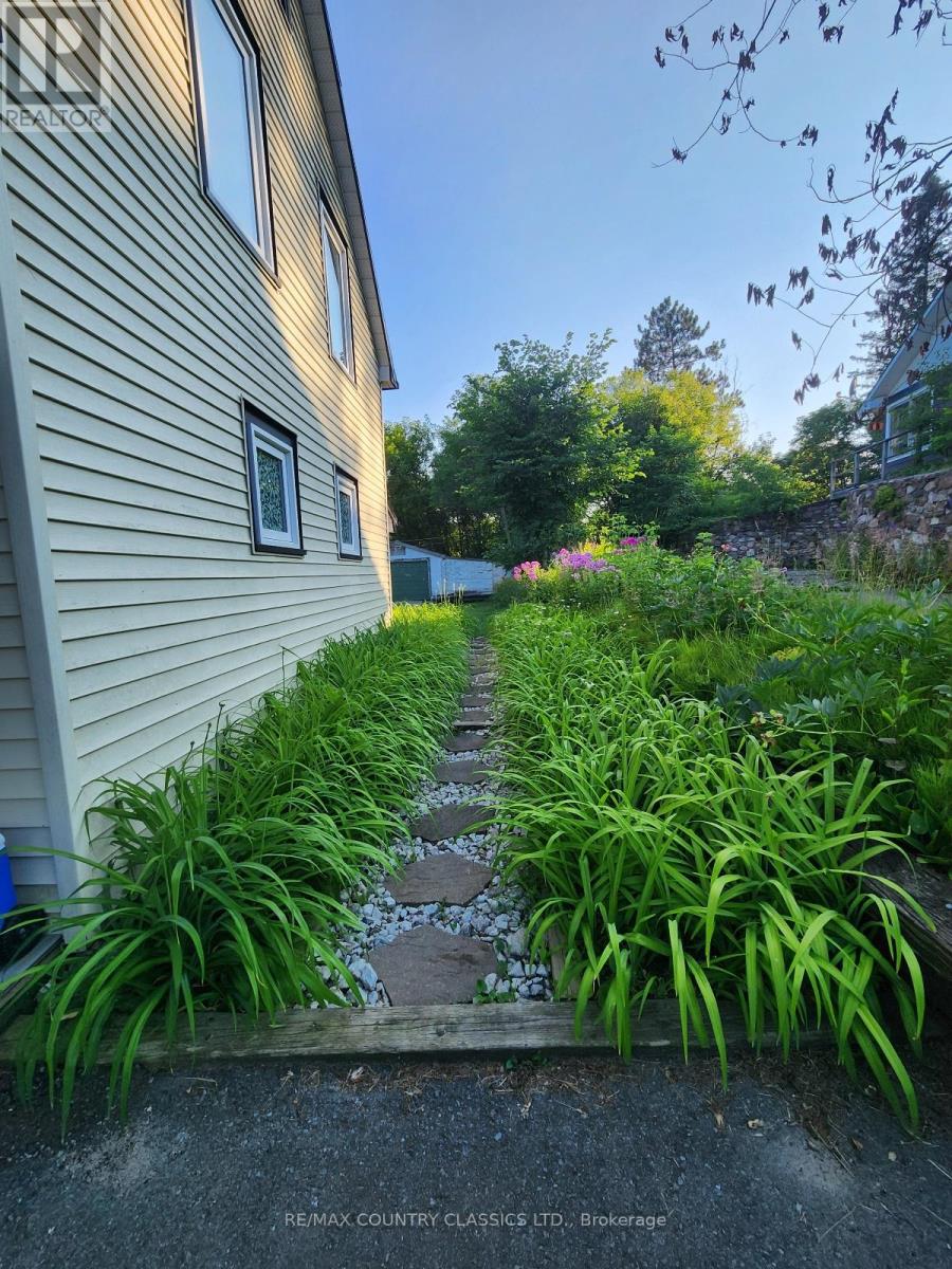 12 Hastings Street S, Bancroft (Bancroft Ward), Ontario  K0L 1C0 - Photo 9 - X12431756