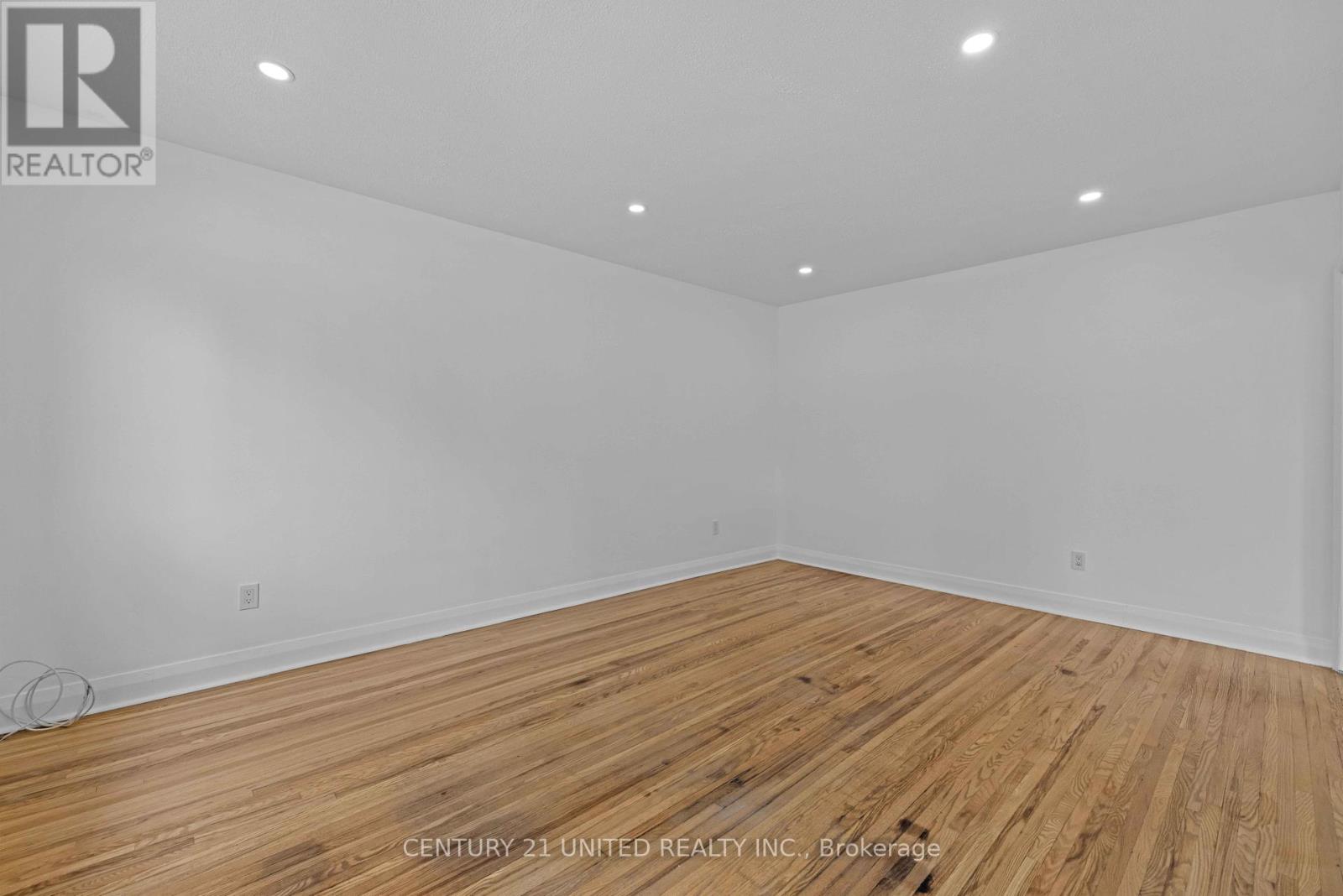 185 Dumble Avenue, Peterborough (Northcrest Ward 5), Ontario  K9H 5B3 - Photo 10 - X12432073