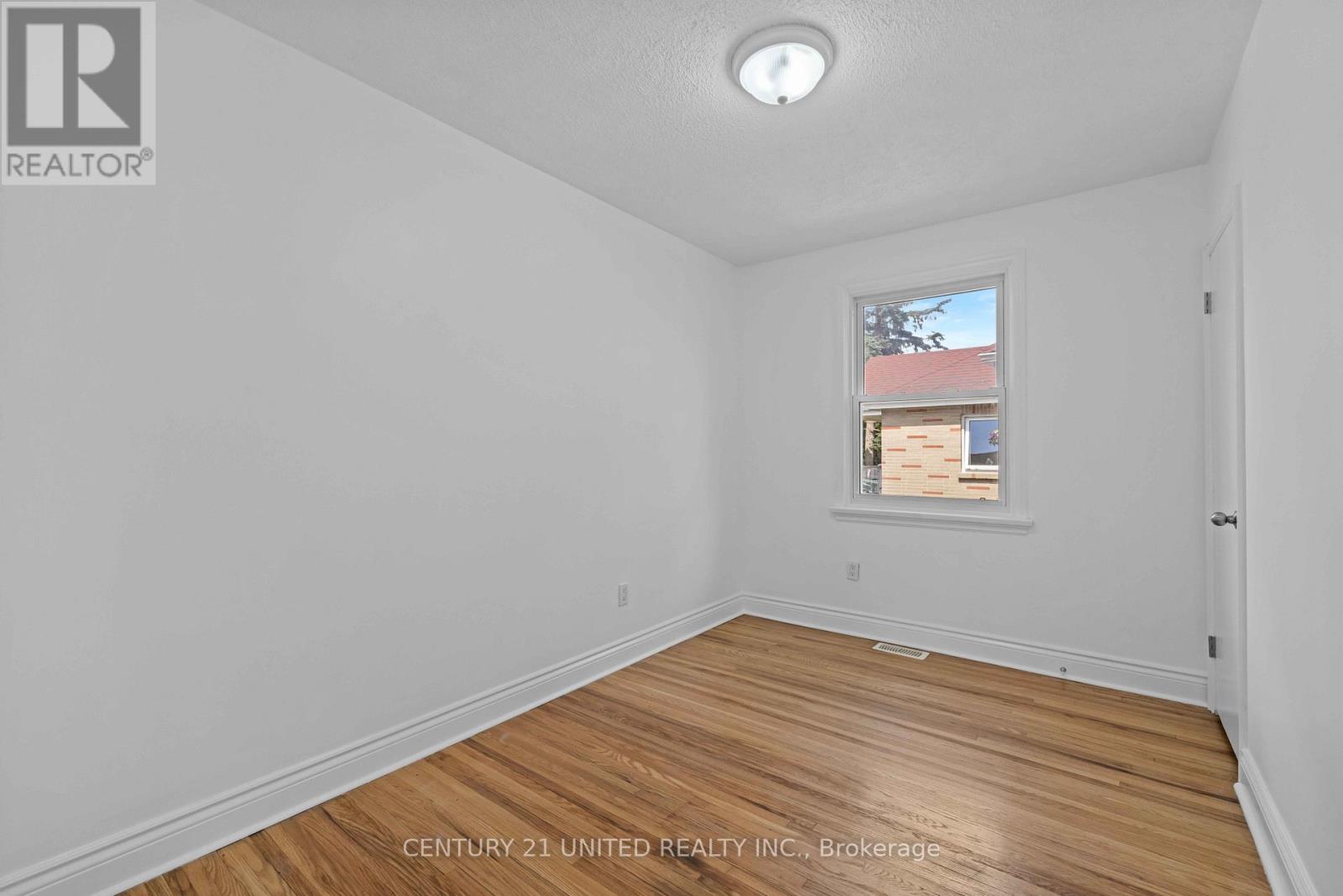 185 Dumble Avenue, Peterborough (Northcrest Ward 5), Ontario  K9H 5B3 - Photo 11 - X12432073