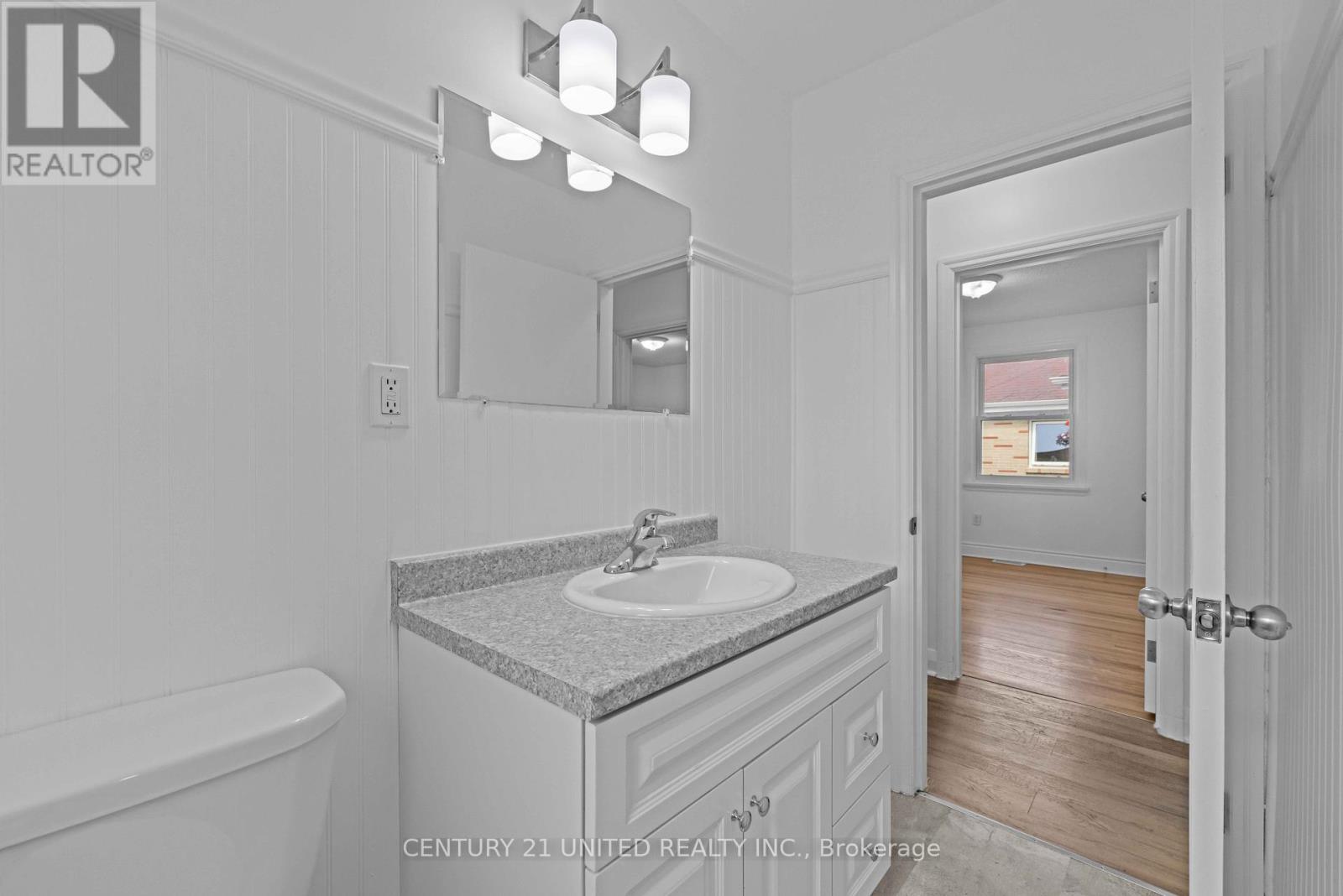 185 Dumble Avenue, Peterborough (Northcrest Ward 5), Ontario  K9H 5B3 - Photo 14 - X12432073