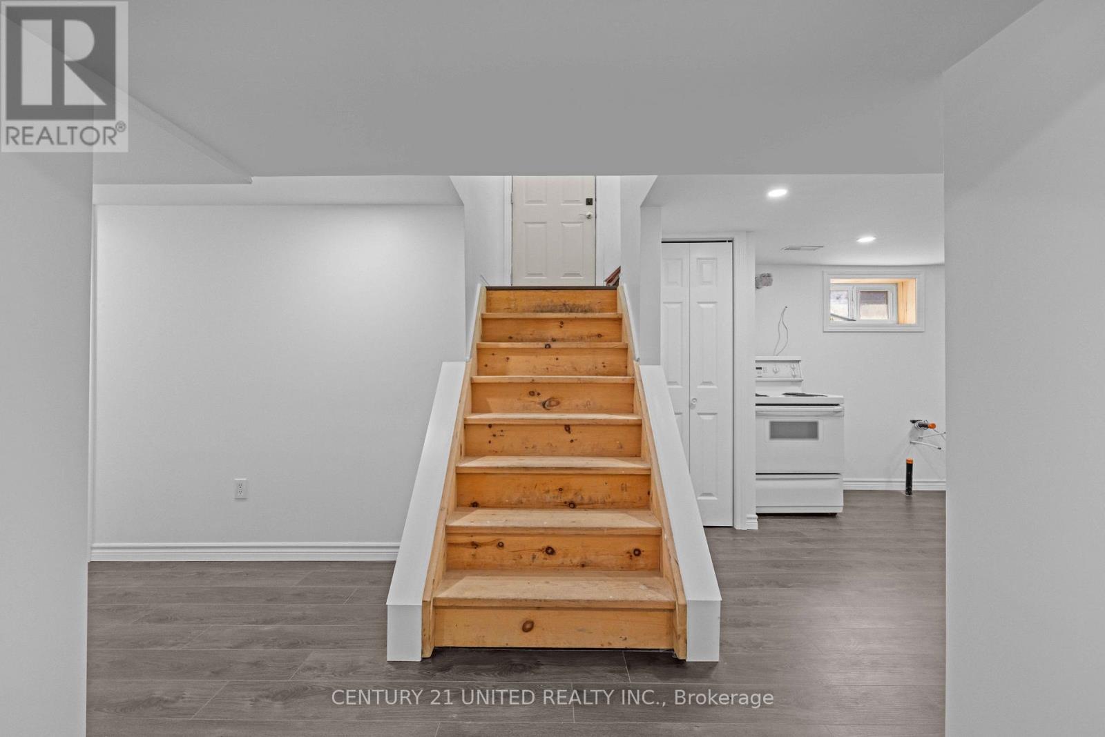 185 Dumble Avenue, Peterborough (Northcrest Ward 5), Ontario  K9H 5B3 - Photo 18 - X12432073