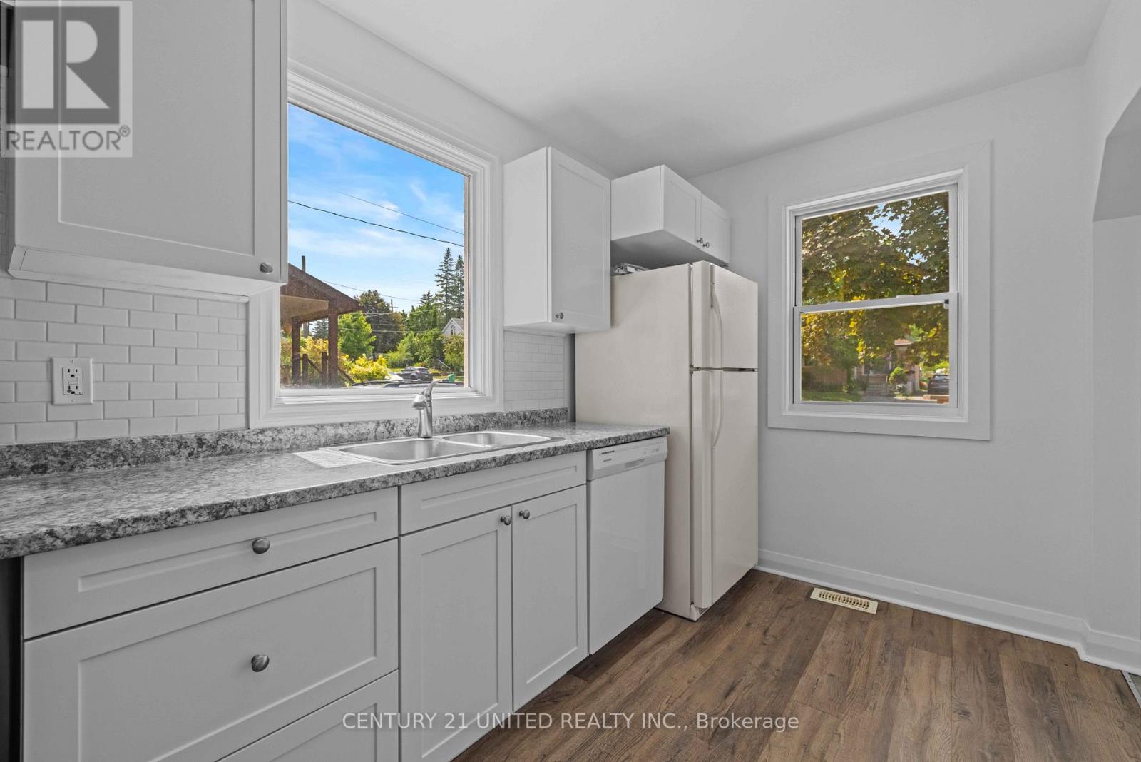 185 Dumble Avenue, Peterborough (Northcrest Ward 5), Ontario  K9H 5B3 - Photo 4 - X12432073