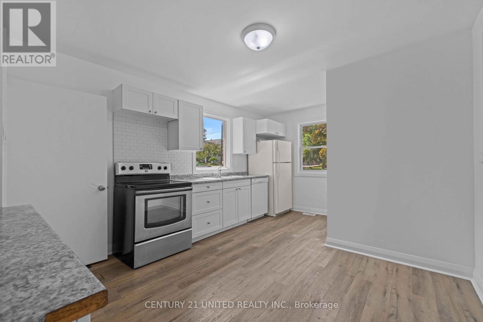 185 Dumble Avenue, Peterborough (Northcrest Ward 5), Ontario  K9H 5B3 - Photo 5 - X12432073