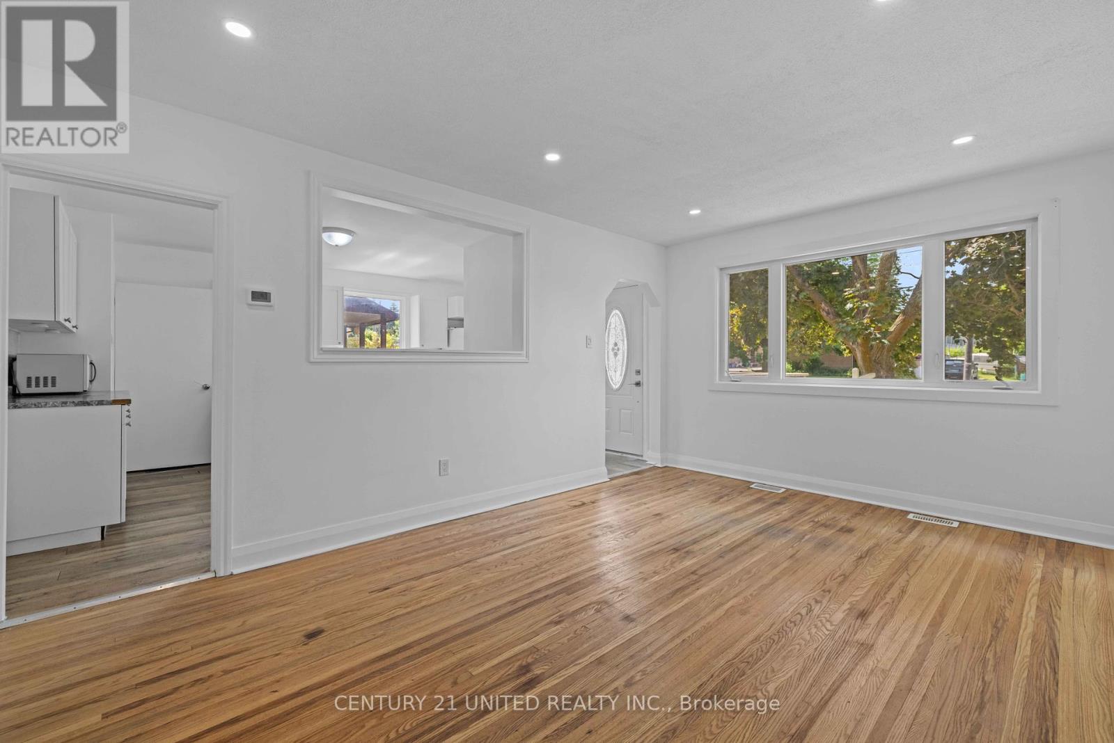 185 Dumble Avenue, Peterborough (Northcrest Ward 5), Ontario  K9H 5B3 - Photo 6 - X12432073