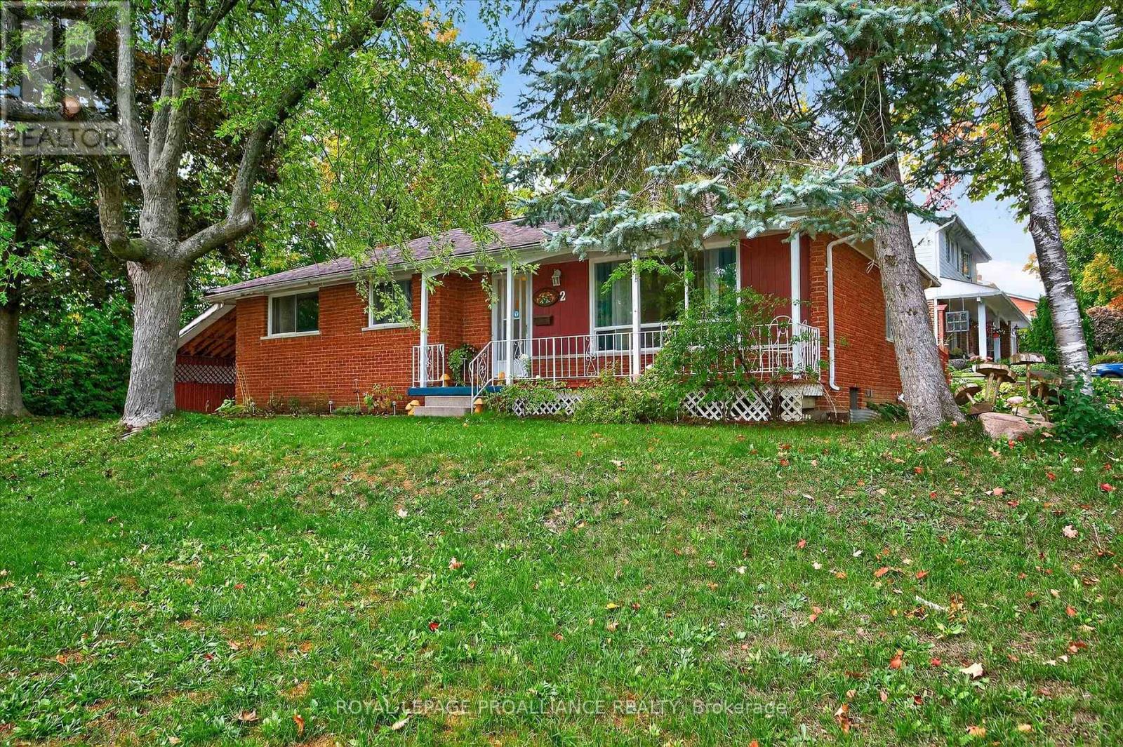 2 Seneca Road, Peterborough (Northcrest Ward 5), Ontario  K9H 6T9 - Photo 1 - X12431992