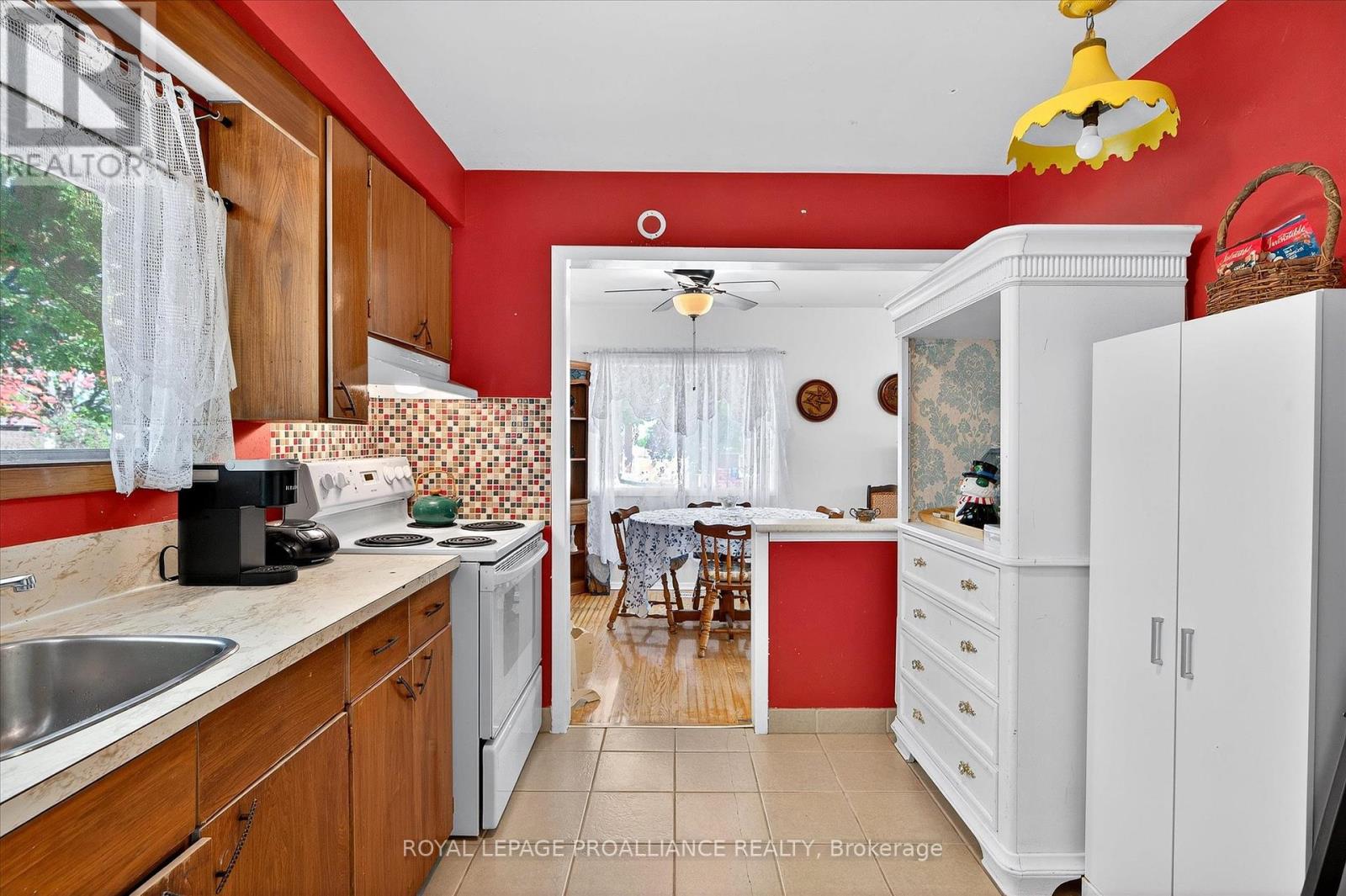 2 Seneca Road, Peterborough (Northcrest Ward 5), Ontario  K9H 6T9 - Photo 10 - X12431992