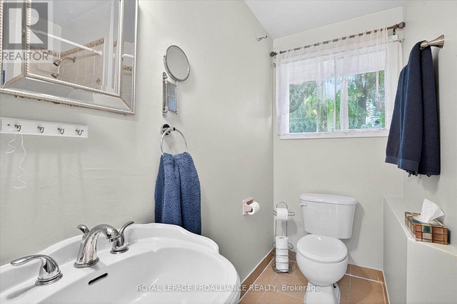 2 Seneca Road, Peterborough (Northcrest Ward 5), Ontario  K9H 6T9 - Photo 17 - X12431992