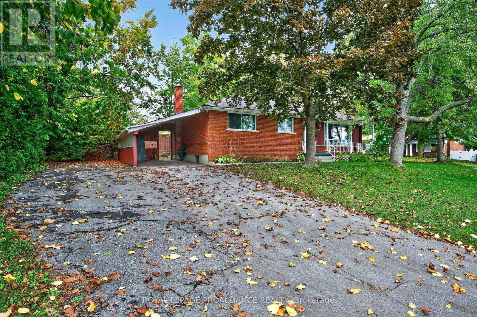 2 Seneca Road, Peterborough (Northcrest Ward 5), Ontario  K9H 6T9 - Photo 2 - X12431992