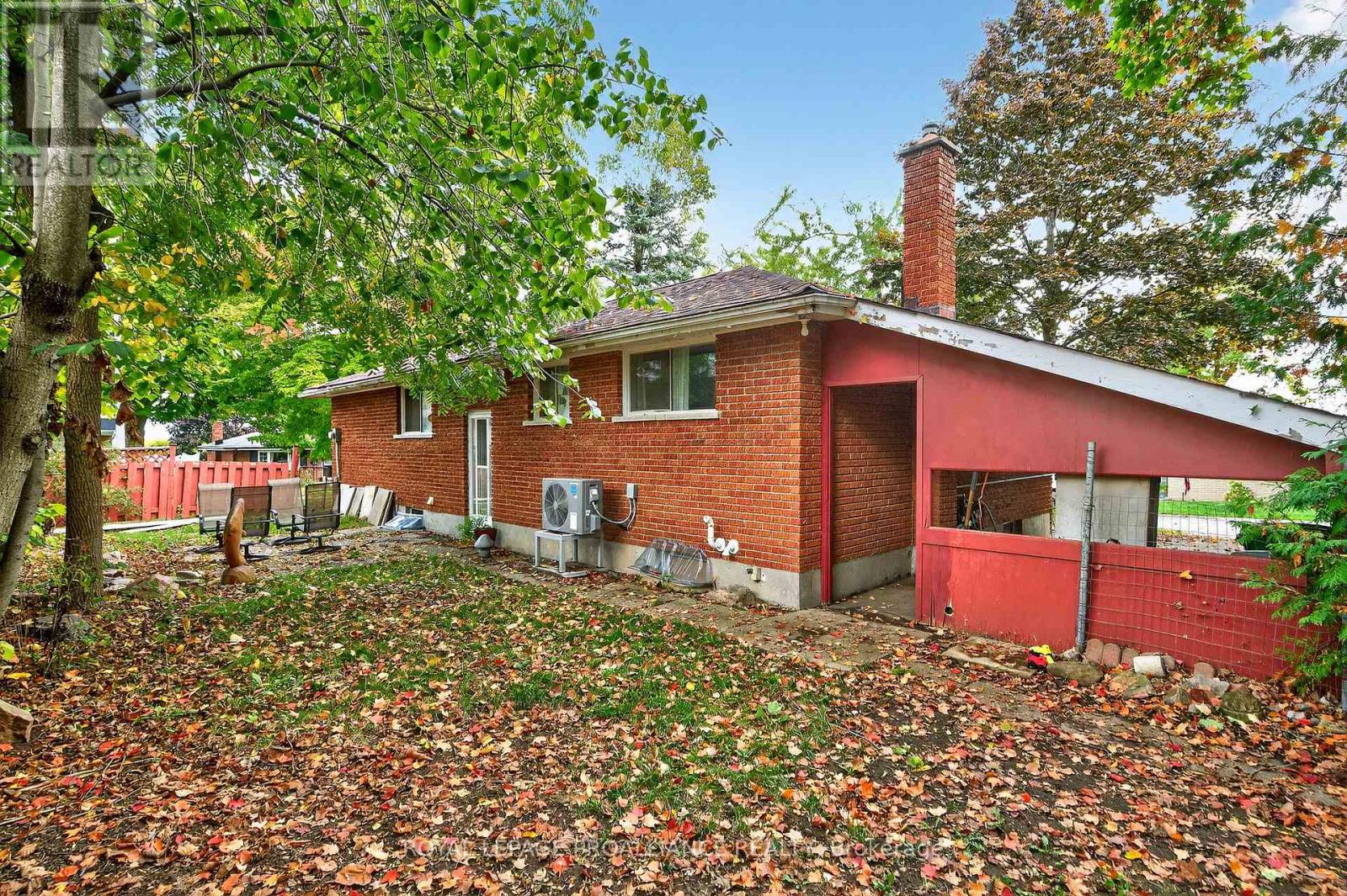 2 Seneca Road, Peterborough (Northcrest Ward 5), Ontario  K9H 6T9 - Photo 36 - X12431992