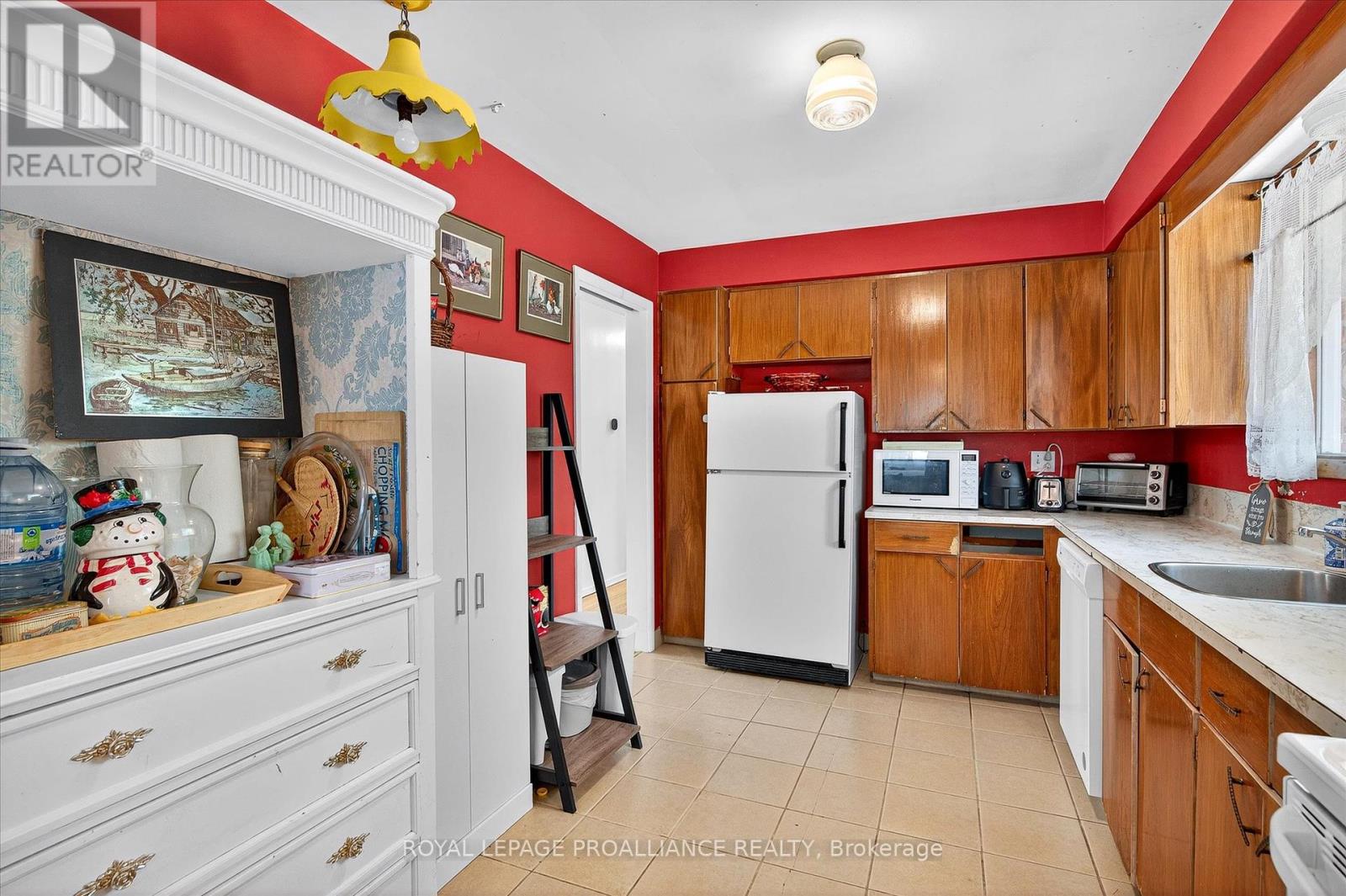 2 Seneca Road, Peterborough (Northcrest Ward 5), Ontario  K9H 6T9 - Photo 41 - X12431992