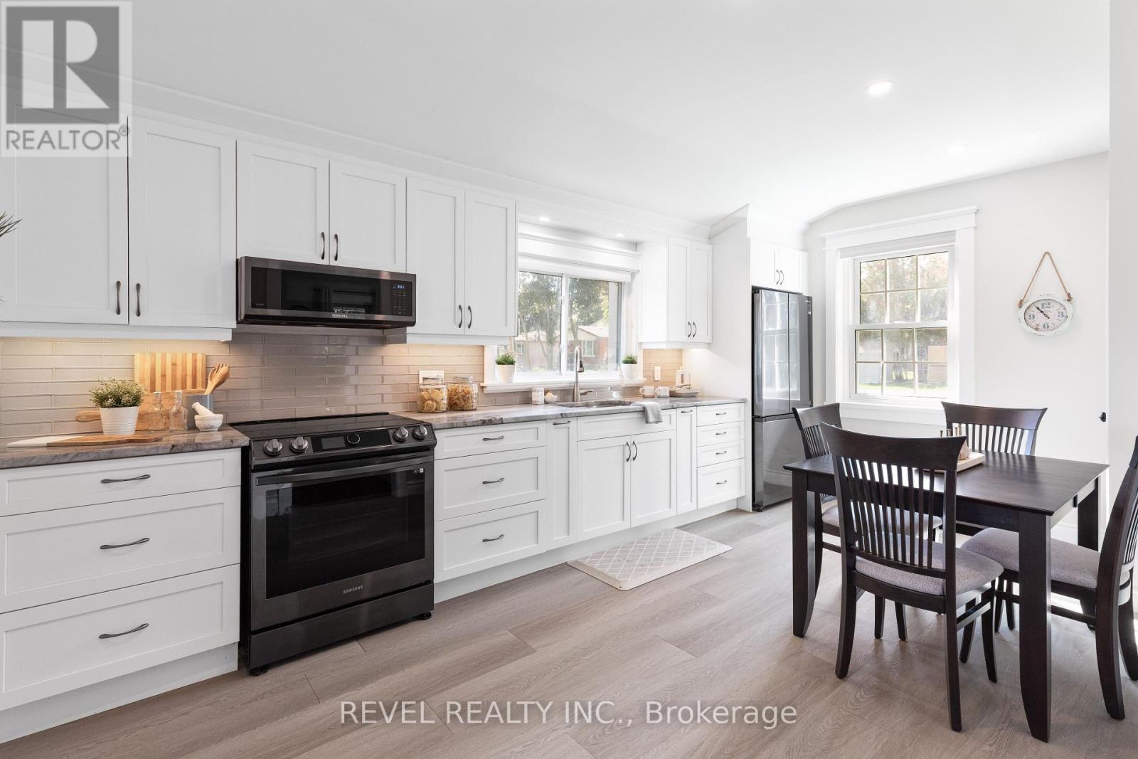 35 Glenelg Street E, Kawartha Lakes (Lindsay), Ontario  K9V 1Y9 - Photo 19 - X12432168