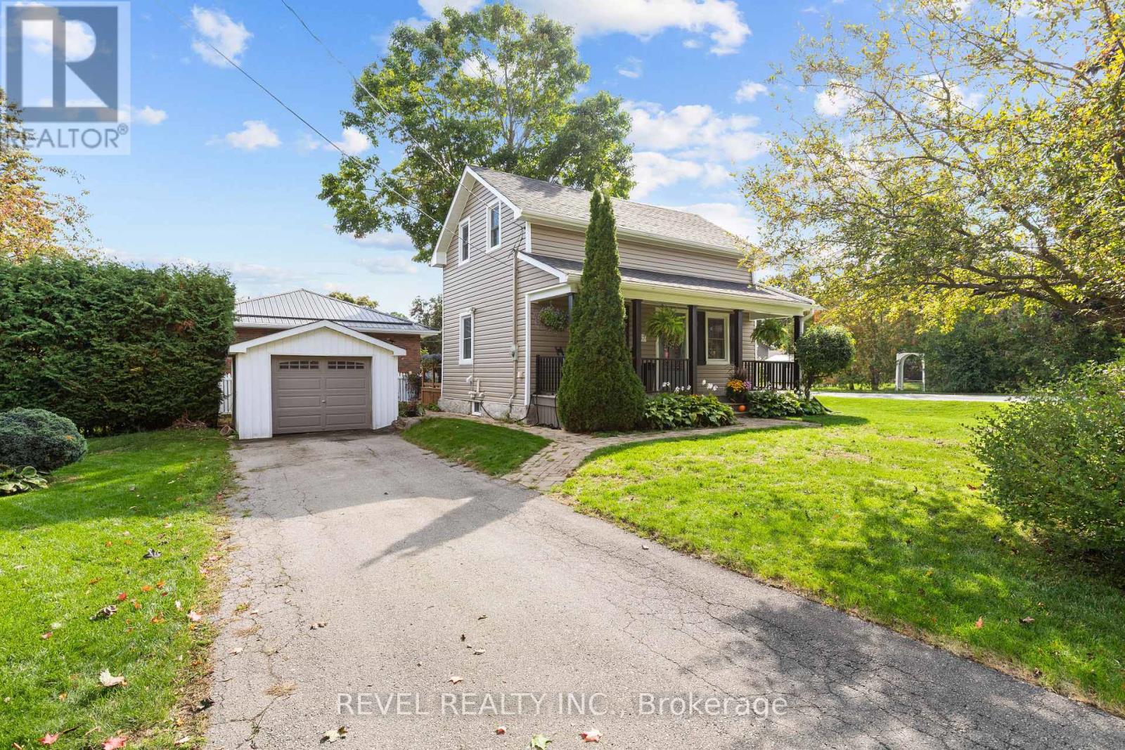 35 Glenelg Street E, Kawartha Lakes (Lindsay), Ontario  K9V 1Y9 - Photo 2 - X12432168