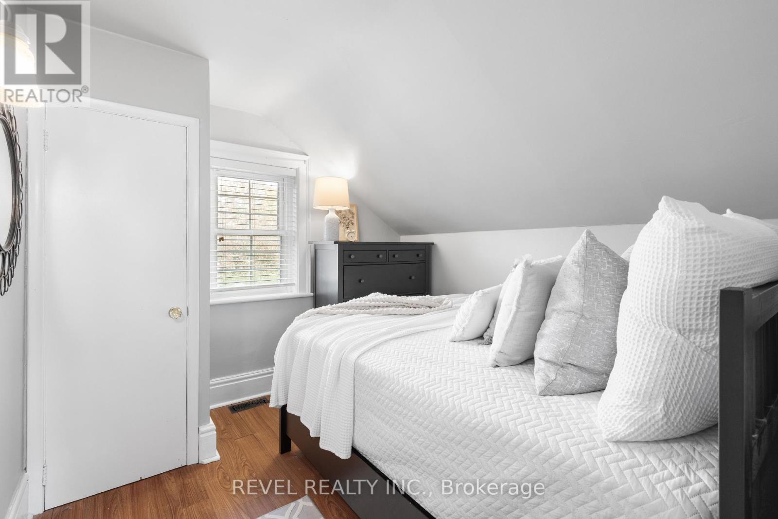 35 Glenelg Street E, Kawartha Lakes (Lindsay), Ontario  K9V 1Y9 - Photo 31 - X12432168