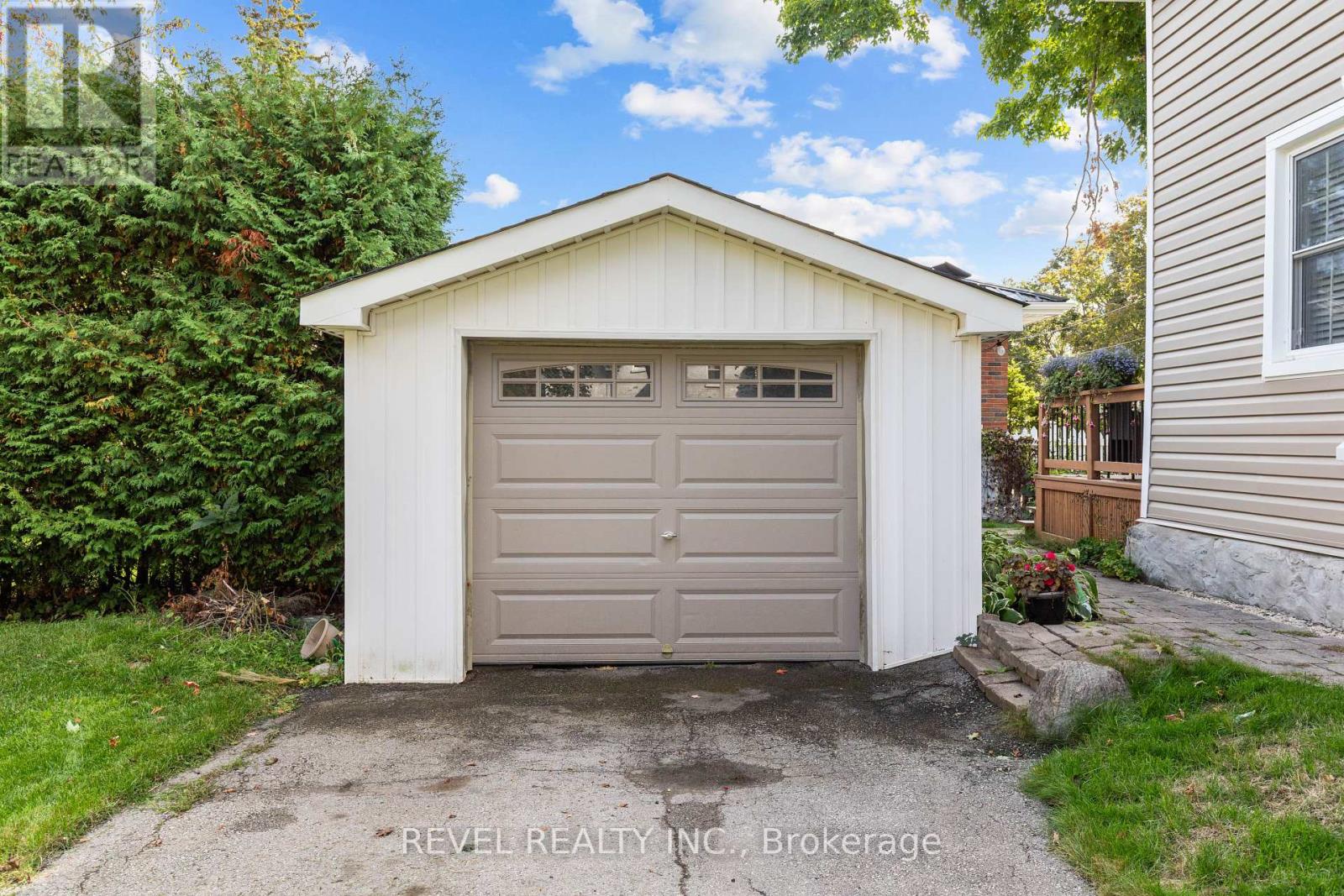 35 Glenelg Street E, Kawartha Lakes (Lindsay), Ontario  K9V 1Y9 - Photo 40 - X12432168