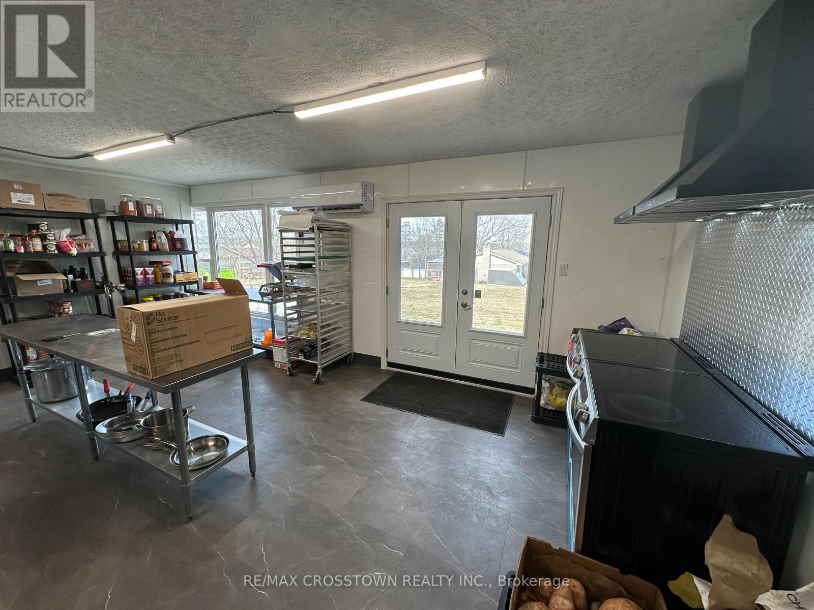 822 Ward Street, Selwyn, Ontario  K0L 1H0 - Photo 11 - X12432122