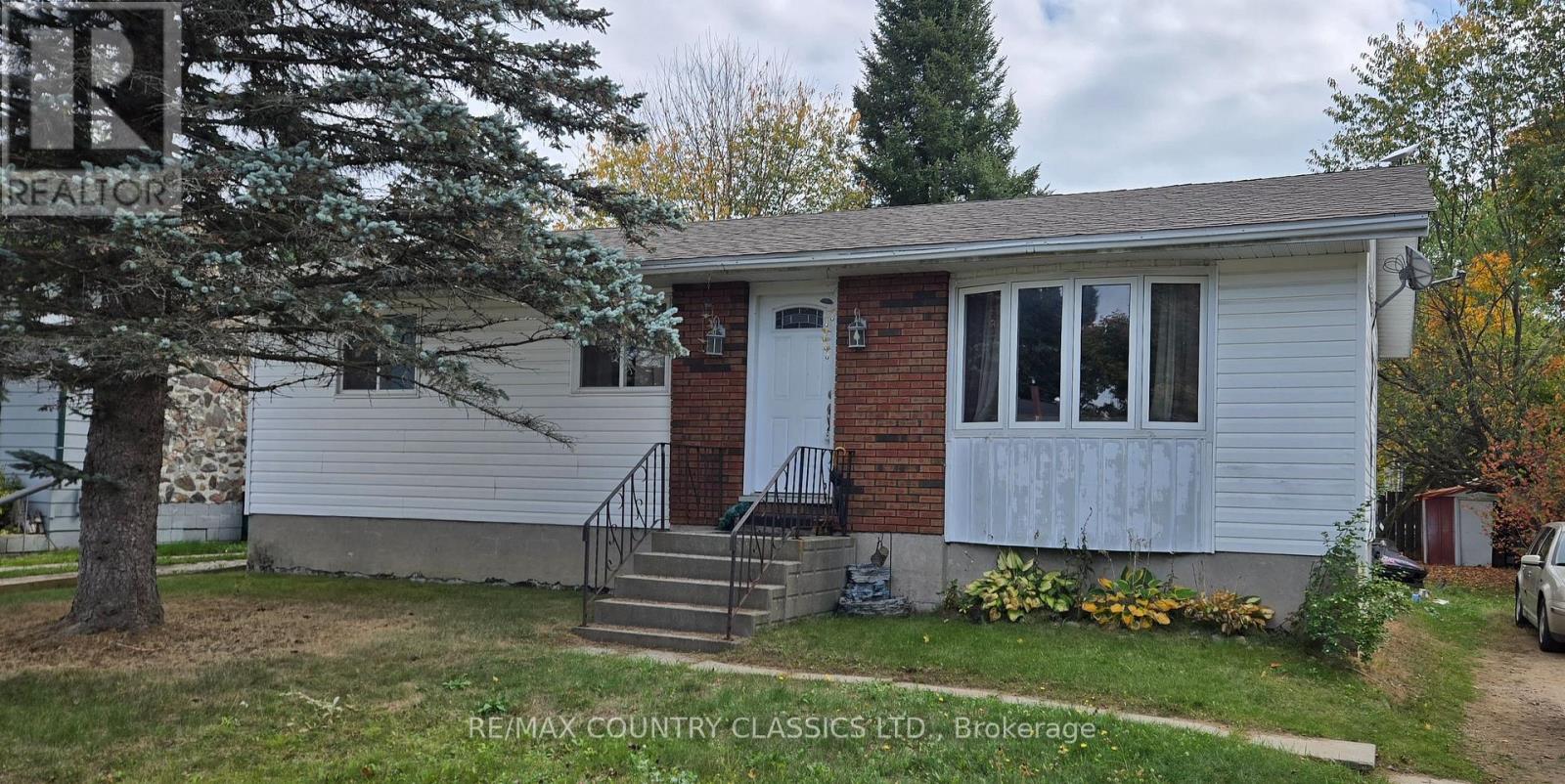 7 Hemlock Street, Highlands East (Cardiff Ward), Ontario  K0L 1M0 - Photo 1 - X12432373