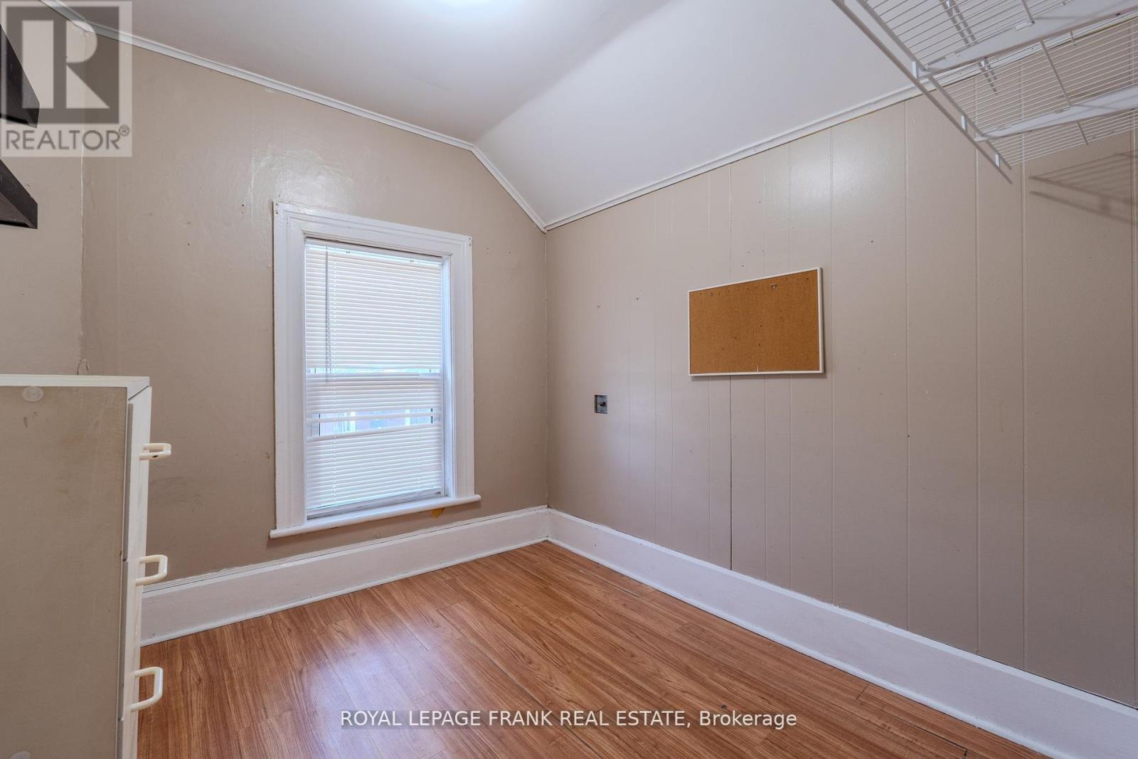 87 Durham Street W, Kawartha Lakes (Lindsay), Ontario  K9V 2P8 - Photo 14 - X12433049