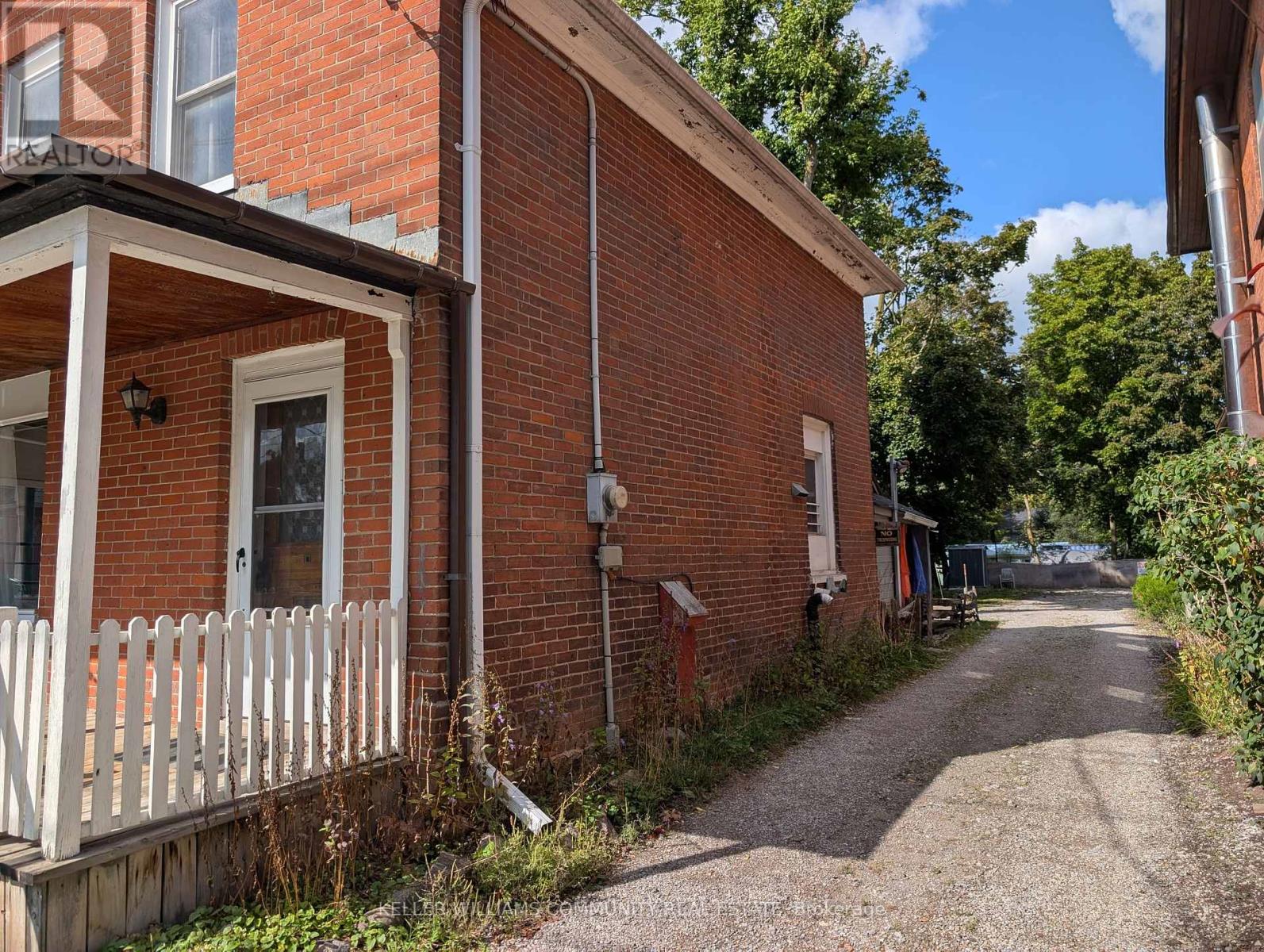 222 London Street, Peterborough (Town Ward 3), Ontario  K9H 2Y9 - Photo 5 - X12433866