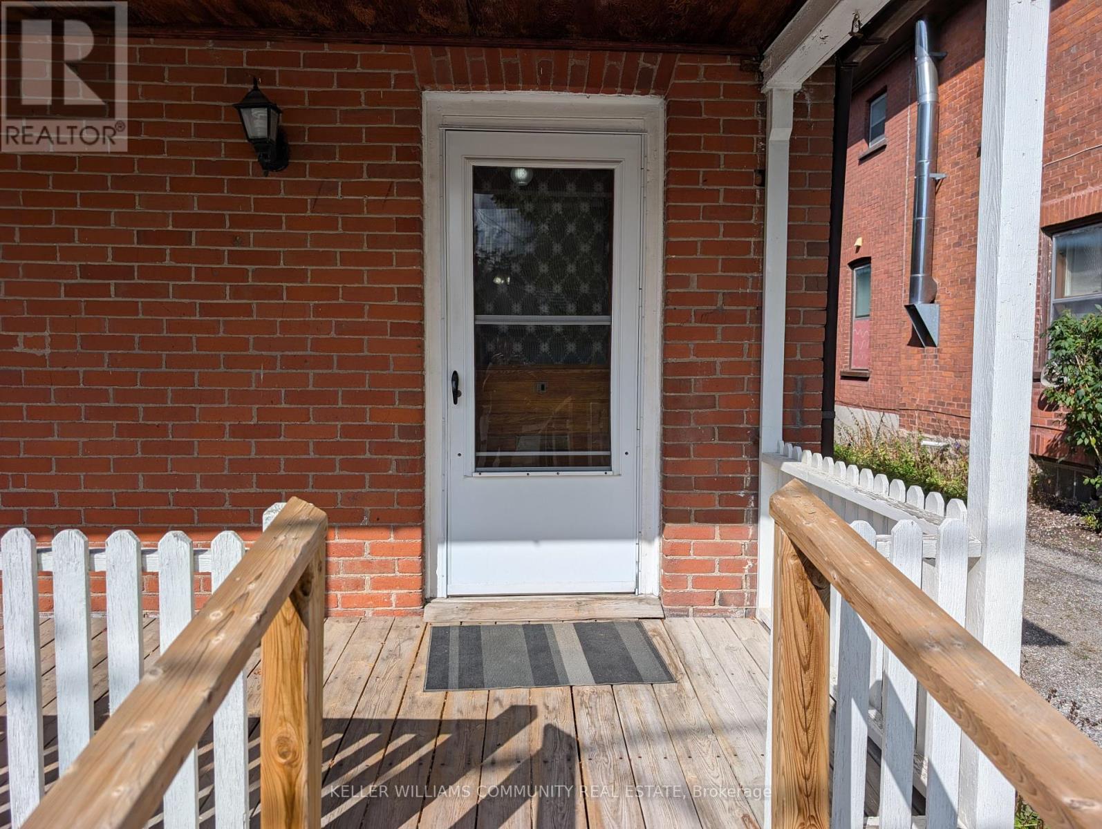 222 London Street, Peterborough (Town Ward 3), Ontario  K9H 2Y9 - Photo 7 - X12433866