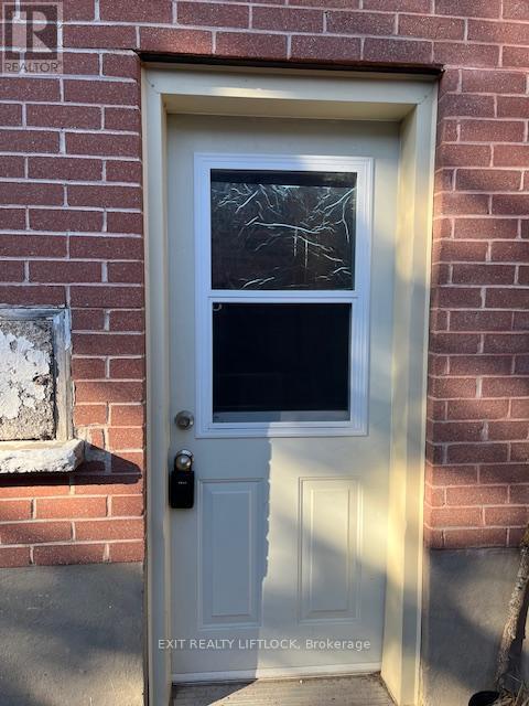 550 Raymond Street, Peterborough (Northcrest Ward 5), Ontario  K9H 5N1 - Photo 2 - X12433929