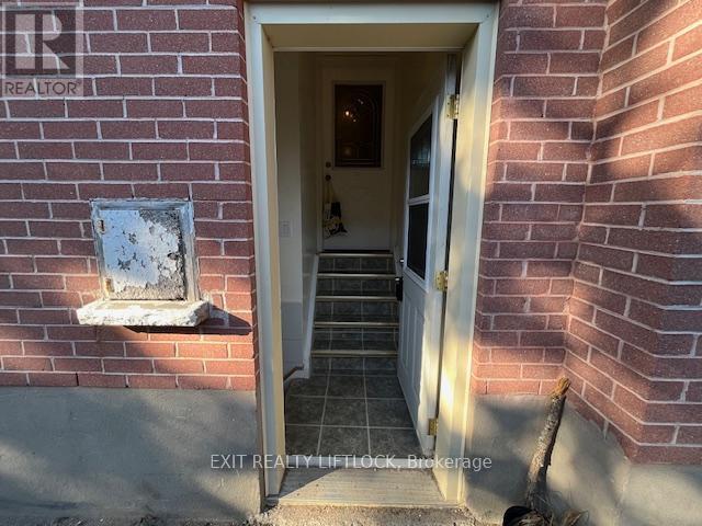 550 Raymond Street, Peterborough (Northcrest Ward 5), Ontario  K9H 5N1 - Photo 3 - X12433929