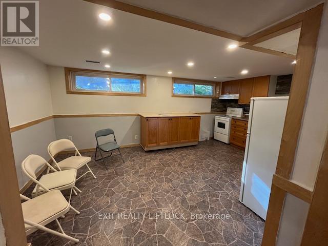 550 Raymond Street, Peterborough (Northcrest Ward 5), Ontario  K9H 5N1 - Photo 6 - X12433929