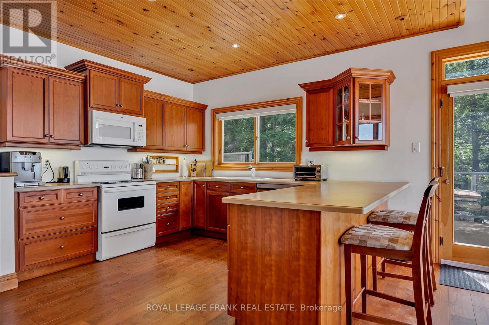 484 Juniper Island, Douro-Dummer, Ontario  K0L 2C0 - Photo 18 - X12434379